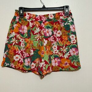NWT by Lily Rose size M 100% polyester, flowered pattern 2 pockets in the front